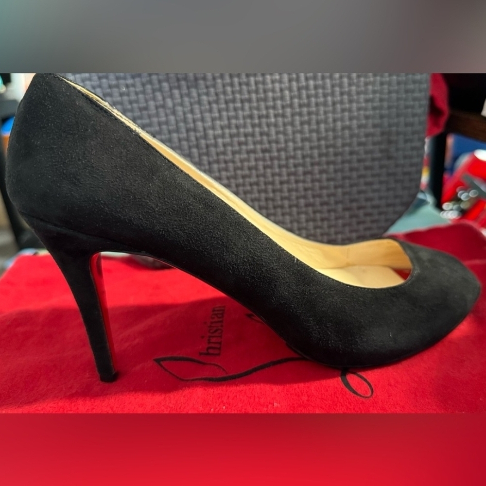 Authentic Christian Louboutin Very Prive 110 Black Peep Toe Suede Heels